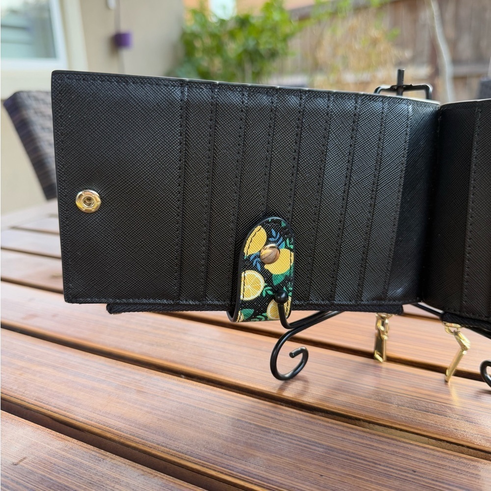 Lemon wallet NWOT never used - Picture 4 of 7